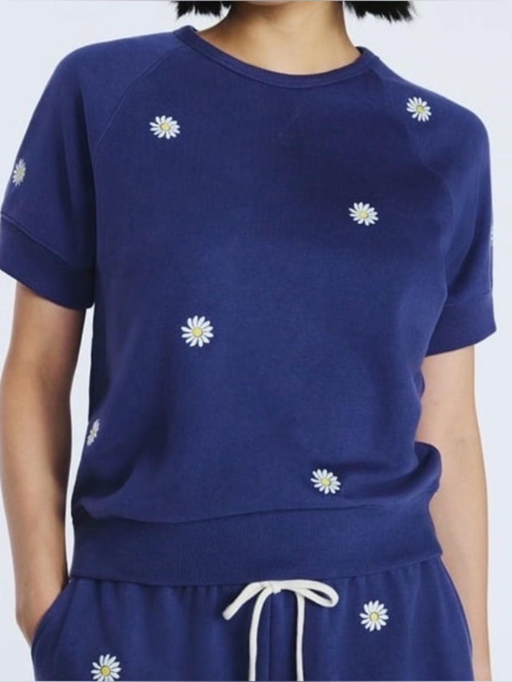 No Boundaries Navy Daisy Embroidered Short Sleeve Sweatshirt BNWT Size XS